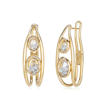 The Cascavel Double Hoop Earrings with 1.02ct of diamonds enclosed in a total of four oval Kaleidoscope Shakers™ , nestled in open, elongated hoops, in 18k gold.