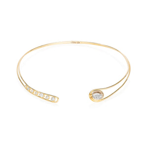 The Cascavel Choker Necklace Petite by Moritz Glik with 1.16ct of diamonds set and enclosed in a Kaleidoscope Shaker™ in 18k gold. Featuring a diamond-filled, oval Kaleidoscope Shaker™ on one side, counterbalanced by seven bezel-set round and oval diamonds, all set in an open-front, asymmetrical frame.