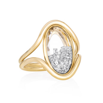 Cascavel Oval Ring by Moritz Glik in 18k yellow gold with 0.80ct of diamonds enclosed in an oval-shaped Kaleidoscope Shaker on white background, facing right