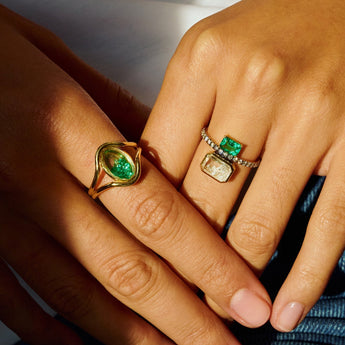 Cascavel Oval Ring Petite Emerald product_description_first_two_sentences - shop_name