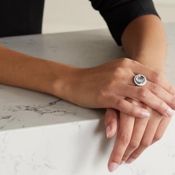 Curb Chain Enamel Ring Rings - Moritz Glik diamonds Enamel Apura