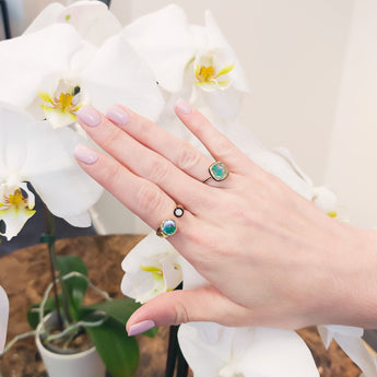 Orbita Enamel Ring Emerald Rings - Moritz Glik emeralds Enamel Apura