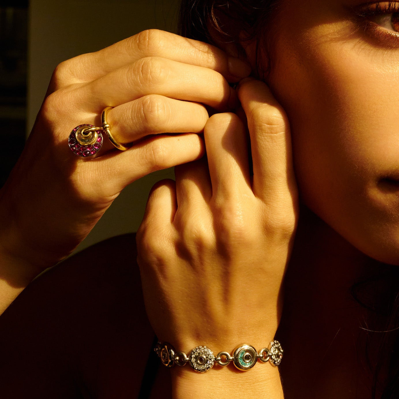 Ten Fourteen Petite East-West Ring in 18k gold - Moritz Glik