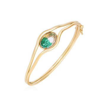 Rastro Bracelet Petite Emerald by Moritz Glik in 18k gold with 0.38ct emeralds in a Kaleidoscope Shaker on white background