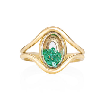 Cascavel Oval Ring Petite Emerald by Moritz Glik in 18k yellow gold with 0.23ct of emeralds enclosed in an oval-shaped Kaleidoscope Shaker on white background, facing front