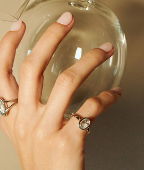 Neue Oval Ring Petite Rings - Moritz Glik Ready to Ship diamonds