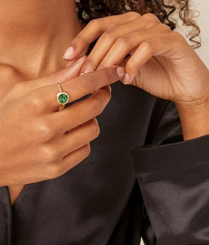 Core Emerald Shaker Ring - Round Rings - Moritz Glik emeralds fall edit Core