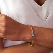 Load image into Gallery viewer, Onda Tennis Bracelet - Cushion Bracelets - Moritz Glik diamonds fall edit Apura
